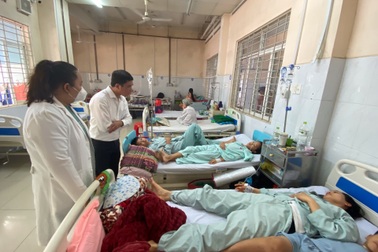 Số người nhập viện sau khi ăn bánh mì ở Đồng Nai tăng lên 447 ca