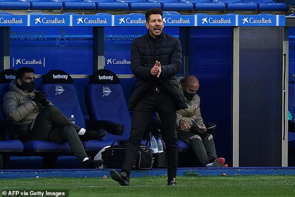 Luis Suarez tỏa sáng giúp Atletico vượt mặt Real Madrid và Barcelona - 11 Luis Suarez tỏa sáng giúp Atletico vượt mặt Real Madrid và Barcelona - 11