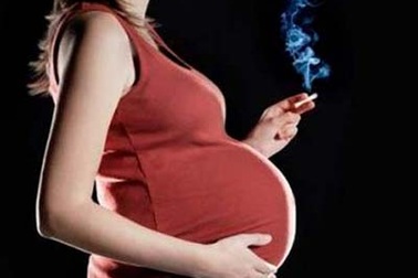 Trẻ có nguy cơ tăng động giảm chú ý do hút thuốc thụ động