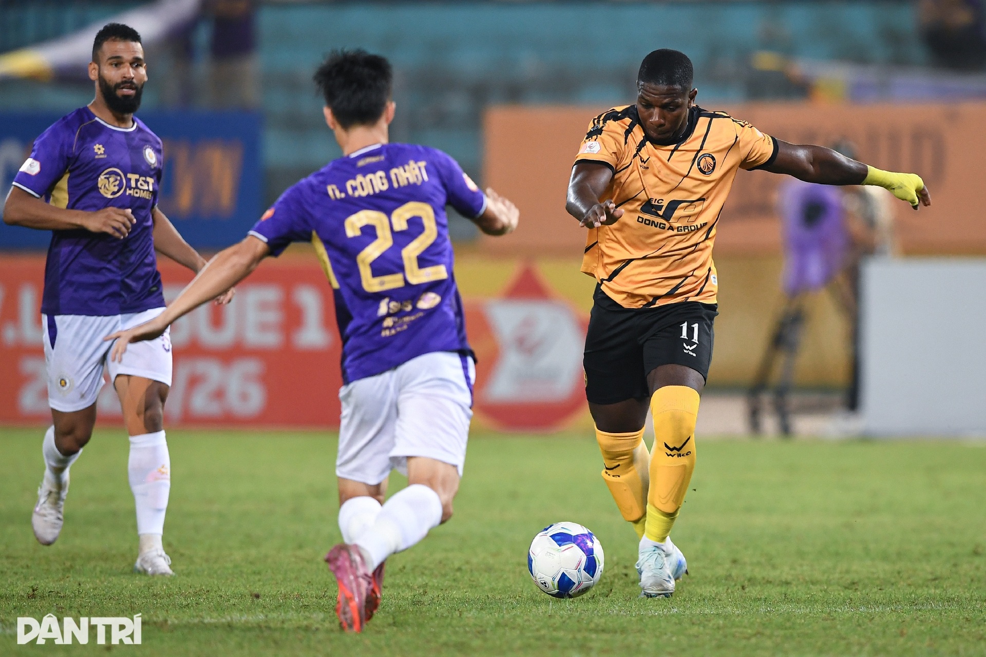Khoảnh khắc chói sáng của ngoại binh mang 3 điểm quý giá về cho Hà Nội FC - 2 Khoảnh khắc chói sáng của ngoại binh mang 3 điểm quý giá về cho Hà Nội FC - 2
