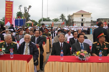 Trao tặng danh hiệu AHLLVT cho Đội du kích Ba Tơ