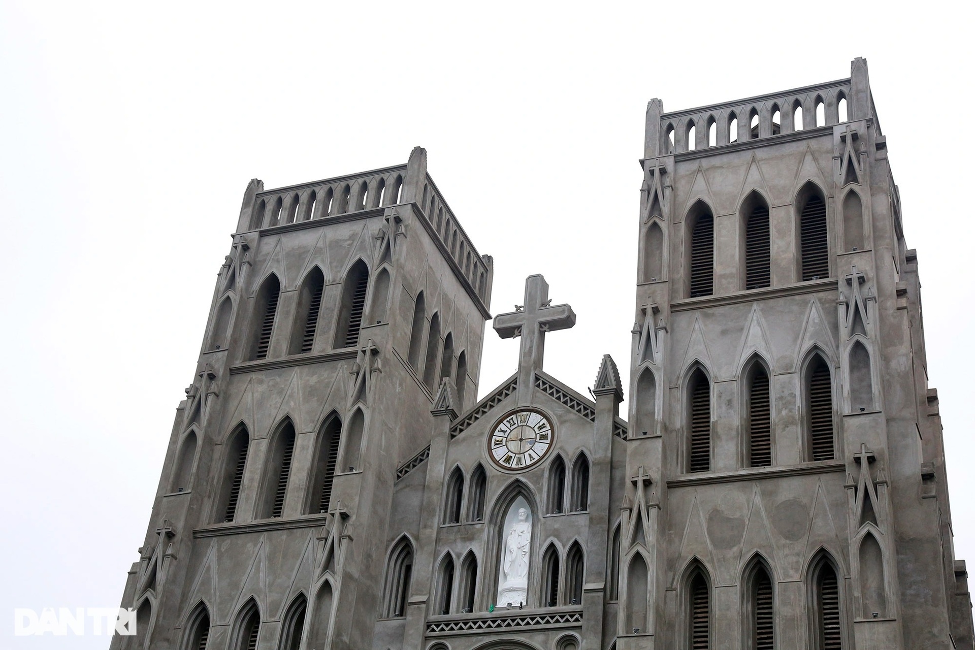 So sánh hình ảnh Nhà Thờ Lớn Hà Nội trước và sau khi trùng tu sửa chữa - 6