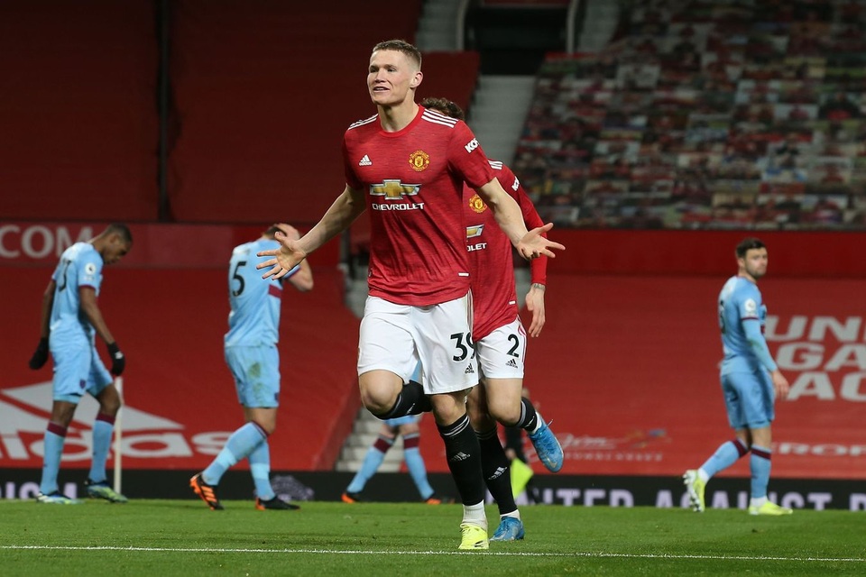 Man Utd chiến thắng nhờ món quà của hậu vệ West Ham - 1 Man Utd chiến thắng nhờ món quà của hậu vệ West Ham - 1