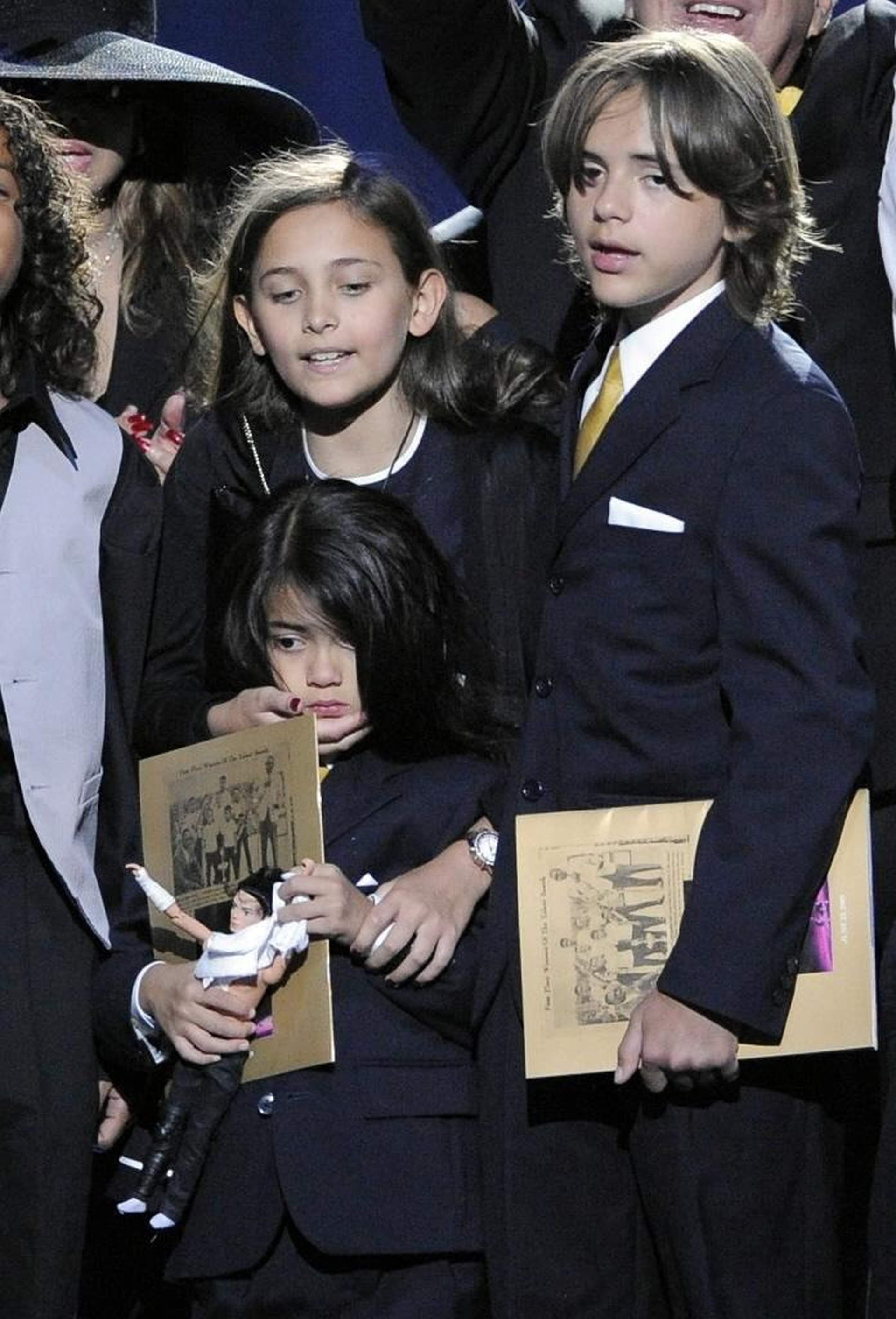 King of pop Michael Jackson's children suffer because... rich - 2