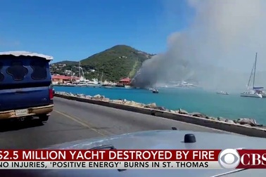 Du thuyền triệu đô bốc cháy ngùn ngụt