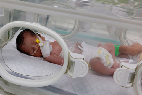 Bé sơ sinh được cứu sống từ bụng người mẹ thiệt mạng ở Gaza