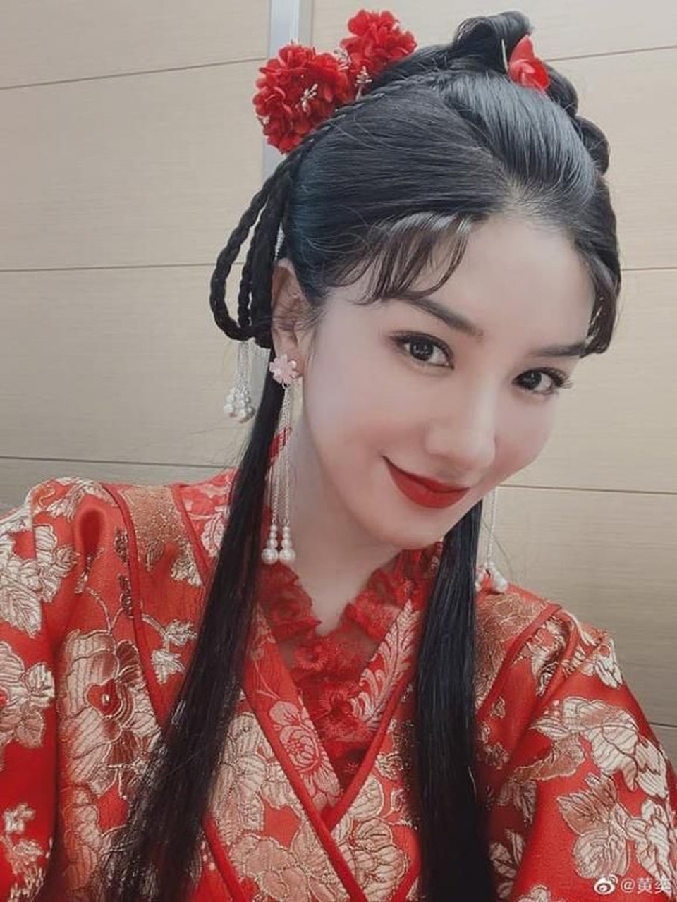 Huỳnh Dịch: Mỹ nhân điêu đứng sự nghiệp vì scandal giật bồ, ngoại tình - 15 Huỳnh Dịch: Mỹ nhân điêu đứng sự nghiệp vì scandal giật bồ, ngoại tình - 15