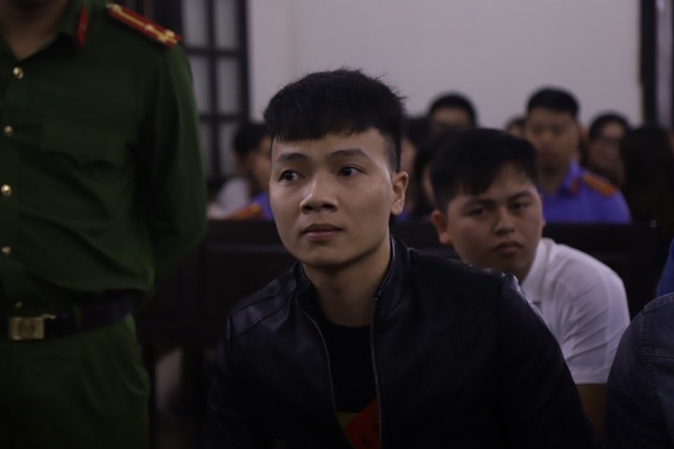 Lệch lạc “thần tượng” ở một bộ phận giới trẻ - 2 Lệch lạc “thần tượng” ở một bộ phận giới trẻ - 2