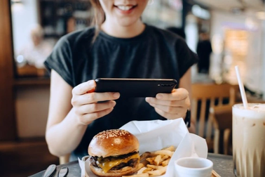 Văn hóa ăn kiêng độc hại trên TikTok "tấn công" giới trẻ