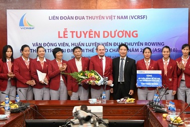 BIDV trao thưởng cho đội tuyển Rowing nữ