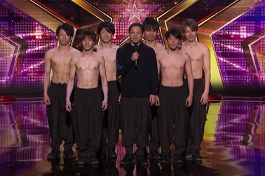 Nhóm nhảy đến từ Nhật Bản gặp khó