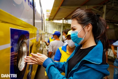 Độc đáo chiếc "xe buýt khẩu trang" ở TPHCM