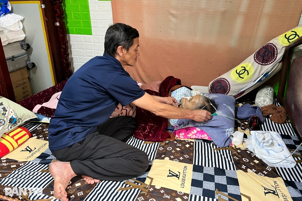 Bạn đọc hỗ trợ người chồng chăm vợ liệt giường ở Lâm Đồng gần 90 triệu đồng - 2