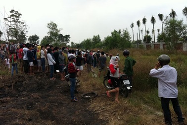 Xác chết trên bãi đất trống