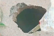 Hố "tử thần" xuất hiện giữa đường ở Hà Tĩnh