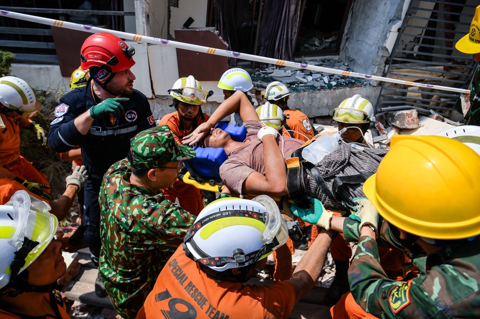 Những chú chó nghiệp vụ quả cảm của đoàn cứu nạn Việt Nam tại Myanmar - 2 Những chú chó nghiệp vụ quả cảm của đoàn cứu nạn Việt Nam tại Myanmar - 2