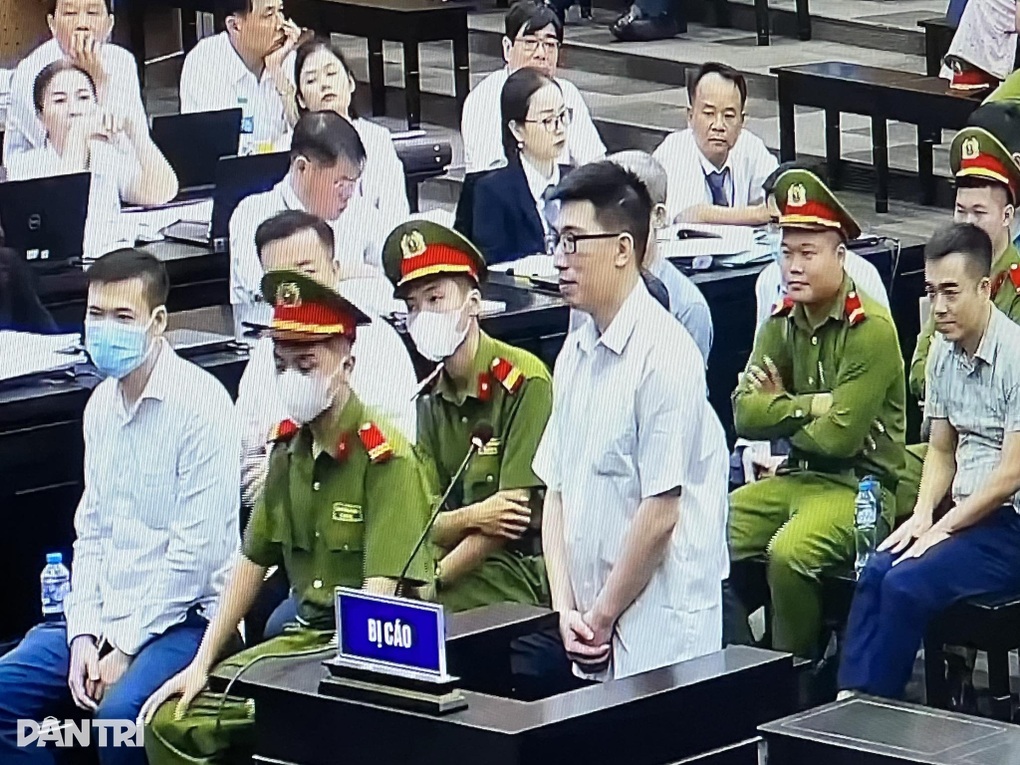 Cựu trợ lý Phó Thủ tướng khai hiểu nhận tiền là quà cảm ơn - 1 Cựu trợ lý Phó Thủ tướng khai hiểu nhận tiền là quà cảm ơn - 1