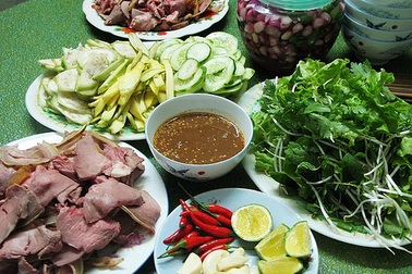 Về xứ Quảng, ăn bê thui Cầu Mống 