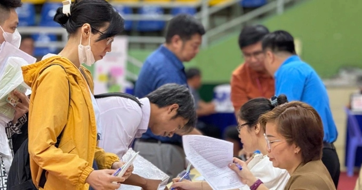 Dùng tiền bảo hiểm thất nghiệp để hỗ trợ người lao động trước khi mất việc?
