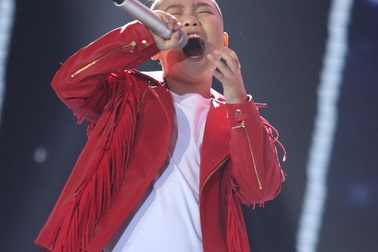 “G- Dragon nhí” Quốc Thái “thiêu đốt” sân khấu với ca khúc tranh giải Oscar