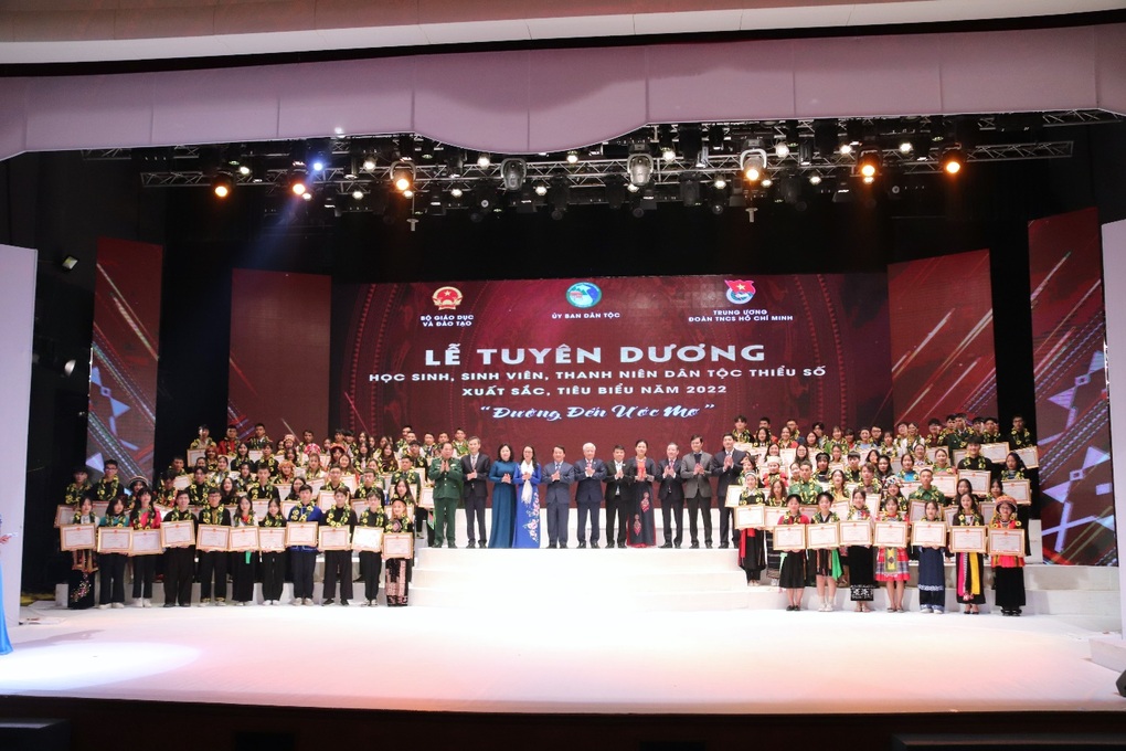 Tuyên dương 142 học sinh, sinh viên, thanh niên dân tộc thiểu số - 1 Tuyên dương 142 học sinh, sinh viên, thanh niên dân tộc thiểu số - 1
