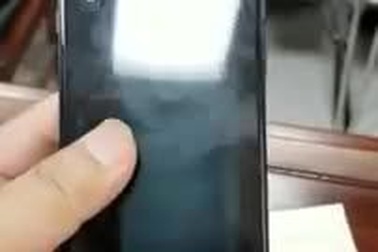 Lộ video thực tế Galaxy S9 Mini với màn hình phẳng, cụm camera kép giống iPhone X