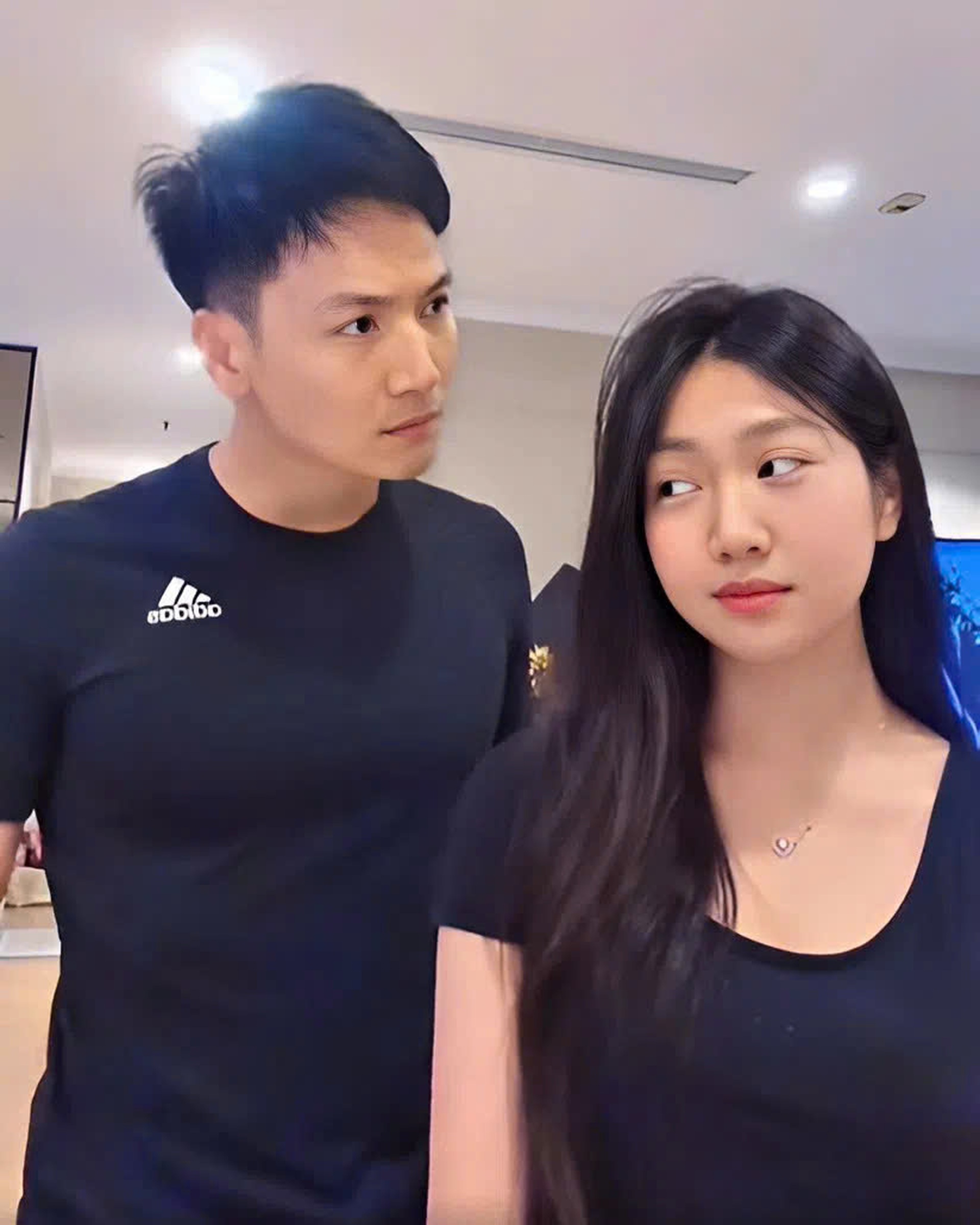 Con gái 16 tuổi của Mạnh Trường gây sốt: Xinh như hoa hậu, cao gần bằng bố - 1 Con gái 16 tuổi của Mạnh Trường gây sốt: Xinh như hoa hậu, cao gần bằng bố - 1