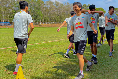 Tiền vệ Tuấn Anh báo tin vui cho HLV Kiatisuk