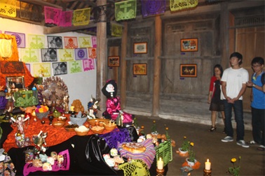 Trưng bày Bàn thờ Mexico 