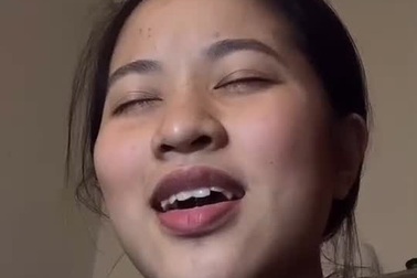 Nhiều bạn trẻ Thái say sưa hát theo giai điệu của Quang Hùng