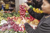 Hoa quả Trung Quốc hàng tháng trời không hỏng: Chuyên gia cảnh báo độc hại - cục vẫn bảo... an toàn!