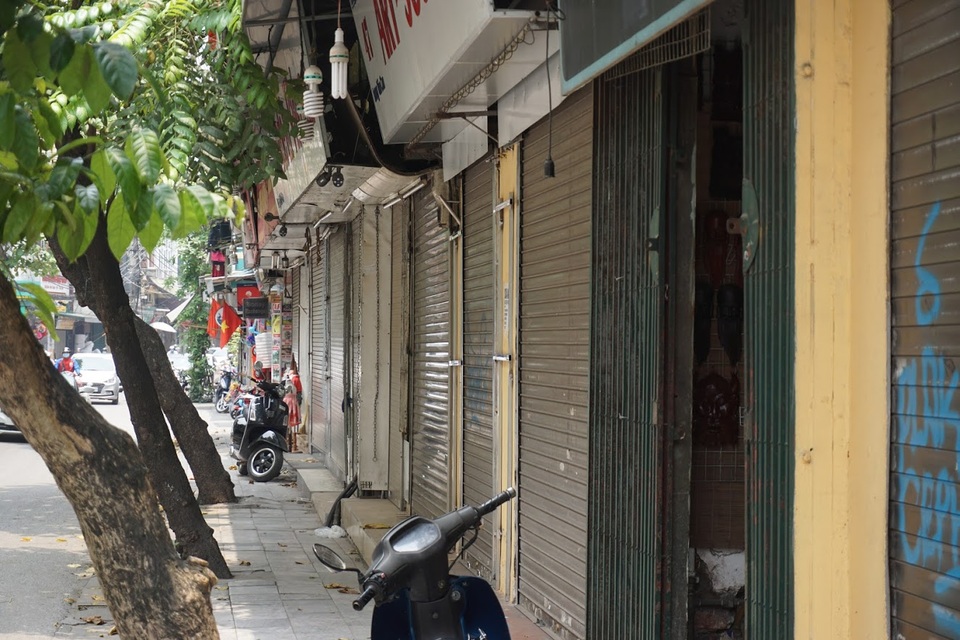 Hết giãn cách xã hội, mặt bằng cho thuê vẫn vắng bóng khách - 8 Hết giãn cách xã hội, mặt bằng cho thuê vẫn vắng bóng khách - 8