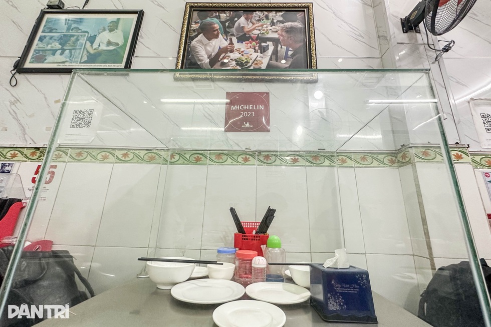 Chủ quán bún chả kể về sự thân thiện của Tổng thống Obama - 3 Chủ quán bún chả kể về sự thân thiện của Tổng thống Obama - 3