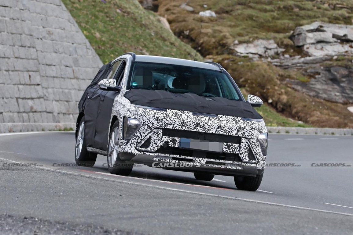 Hyundai Kona 2024 hé lộ thiết kế táo bạo nhưng khó về Việt Nam - 2 Hyundai Kona 2024 hé lộ thiết kế táo bạo nhưng khó về Việt Nam - 2