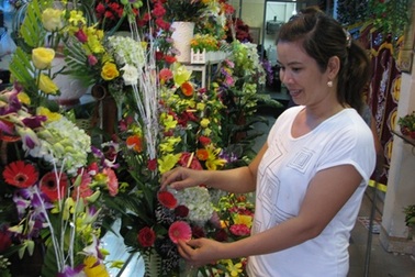 Bão đi qua, thị trường hoa 20/10 kém rôm rả