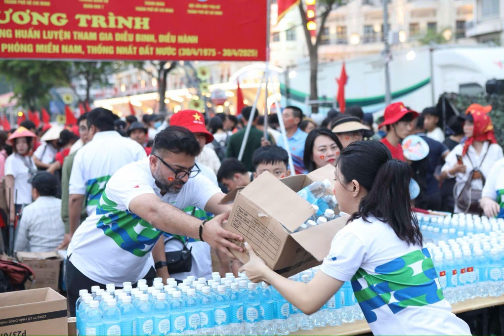Pharmacity đồng hành cùng người dân, du khách chào mừng lễ 30/4 - 1 Pharmacity đồng hành cùng người dân, du khách chào mừng lễ 30/4 - 1