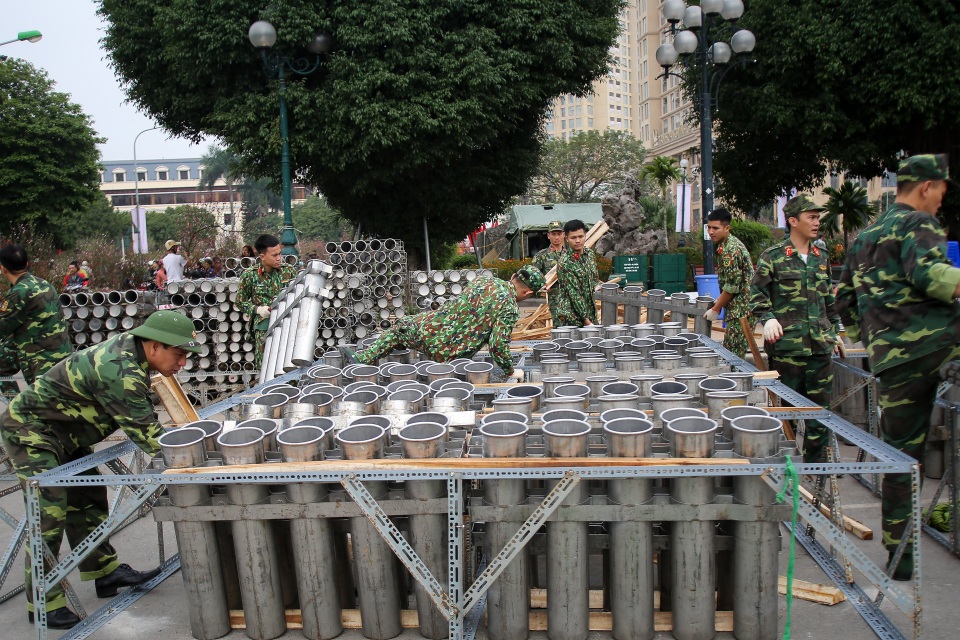 Hà Nội: Bên trong trận địa pháo hoa chuẩn bị khai hoả, đón giao thừa - 9 Hà Nội: Bên trong trận địa pháo hoa chuẩn bị khai hoả, đón giao thừa - 9