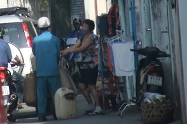 “Rút ruột” xăng máy bay