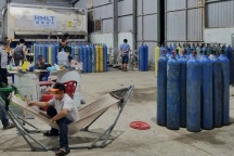 Bí mật trong kho hàng bị lộ tẩy từ manh mối của tài xế xe tải