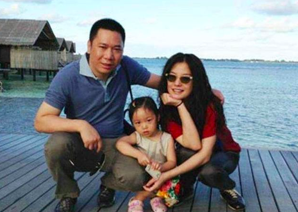 Triệu Vy bị phong sát, ông xã doanh nhân bí ẩn và giàu có ra sao? - 3 Triệu Vy bị phong sát, ông xã doanh nhân bí ẩn và giàu có ra sao? - 3