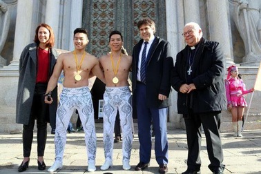 Nghệ sĩ Quốc Cơ tự hào khi phá vỡ kỷ lục Guinness thế giới