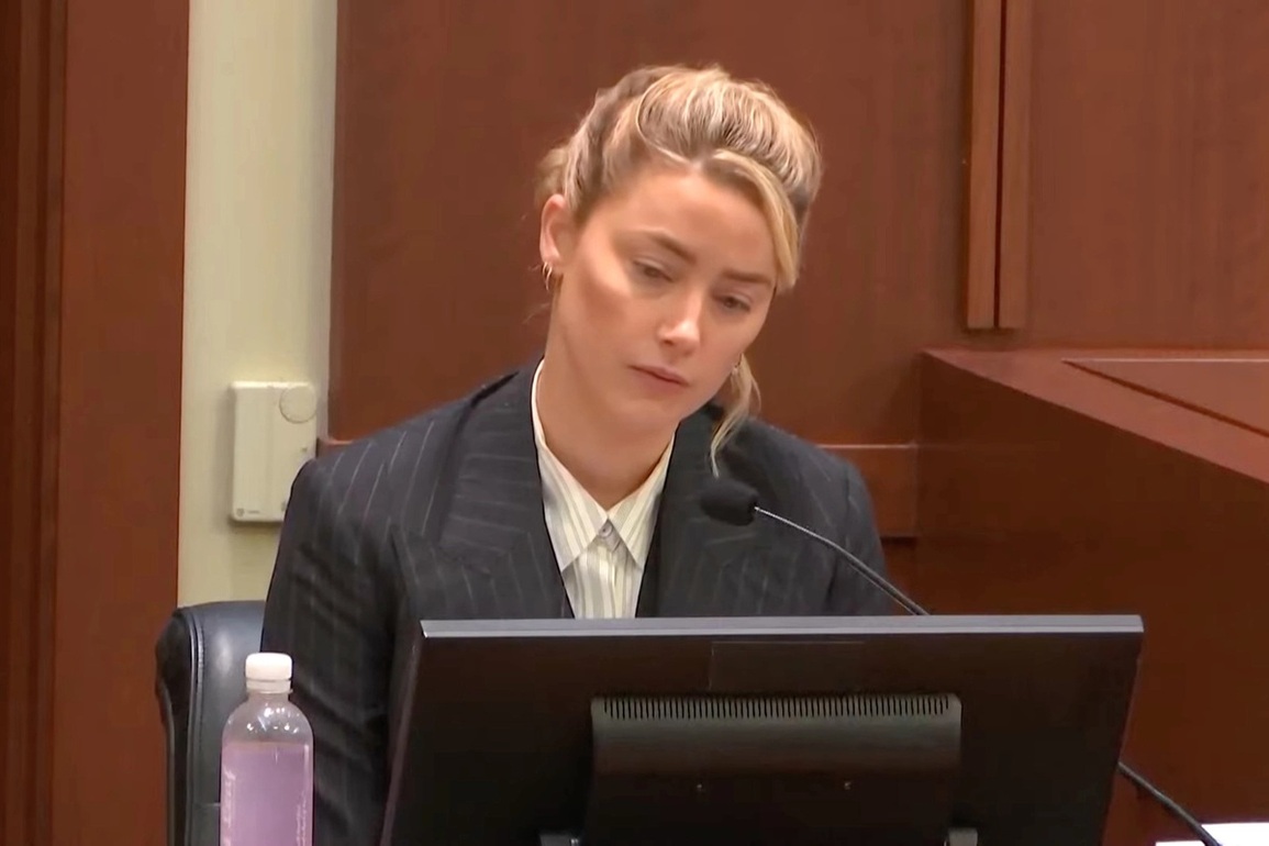 Những điểm bất thường trong lời khai của Amber Heard - 5 Những điểm bất thường trong lời khai của Amber Heard - 5