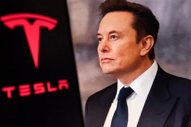 Elon Musk đánh úp thị trường năng lượng Anh, Tesla từ bán xe sang bán điện