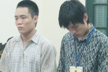 Gí súng vào đầu khách hát karaoke 