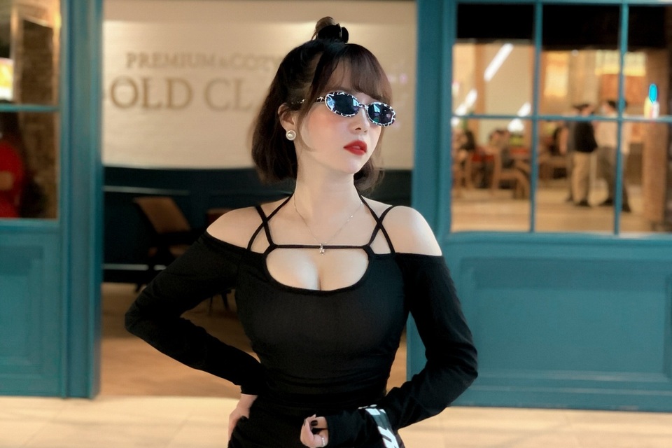 Thán Uy - hot blogger đa tài, gợi cảm lại có tính cách rất… đàn ông - 3 Thán Uy - hot blogger đa tài, gợi cảm lại có tính cách rất… đàn ông - 3