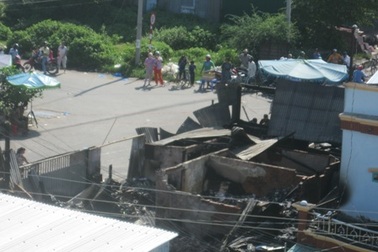 Tự phóng hỏa đốt nhà hòng phi tang hàng lậu 