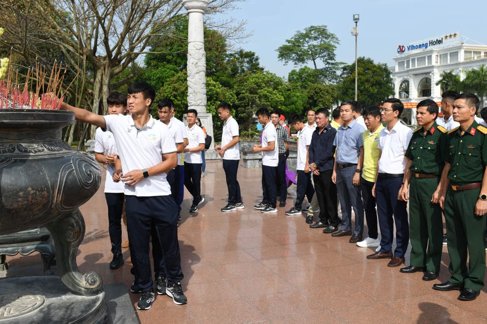 CLB Viettel với truyền thống “uống nước nhớ nguồn” - 1 CLB Viettel với truyền thống “uống nước nhớ nguồn” - 1