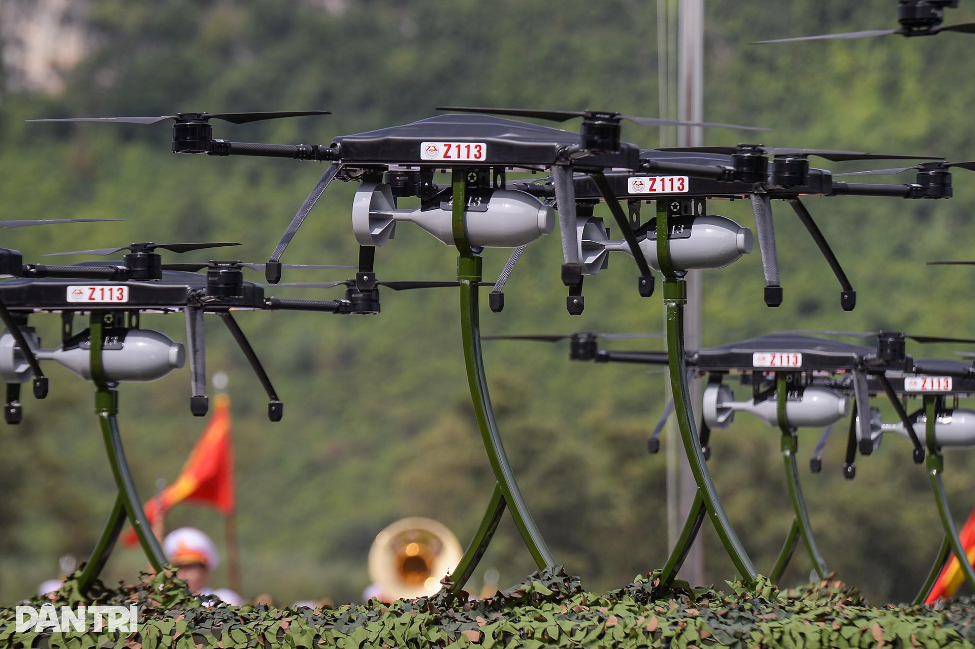 Tên lửa, UAV, xe bọc thép made in Việt Nam hợp luyện diễu binh - 9 Tên lửa, UAV, xe bọc thép made in Việt Nam hợp luyện diễu binh - 9