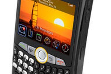 BlackBerry Curve đắt hàng hơn iPhone