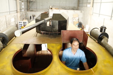 Khám phá "xe bọc thép" của thợ cơ khí không bằng cấp